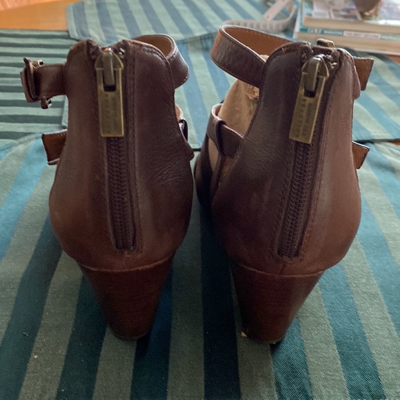 Strappy leather Sandals - Picture 2 of 4